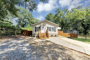 Front View of 1810 Evans Dr. SW