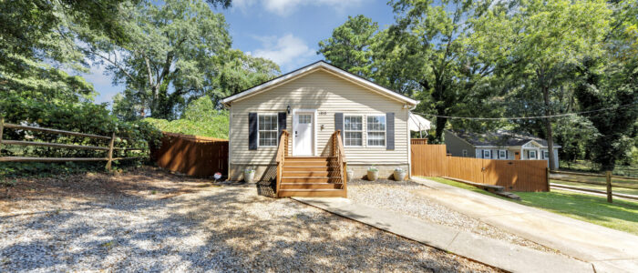 Front View of 1810 Evans Dr. SW