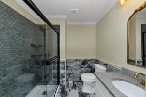 Ensuite for main bedroom full view