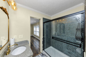 Ensuite for main bedroom
